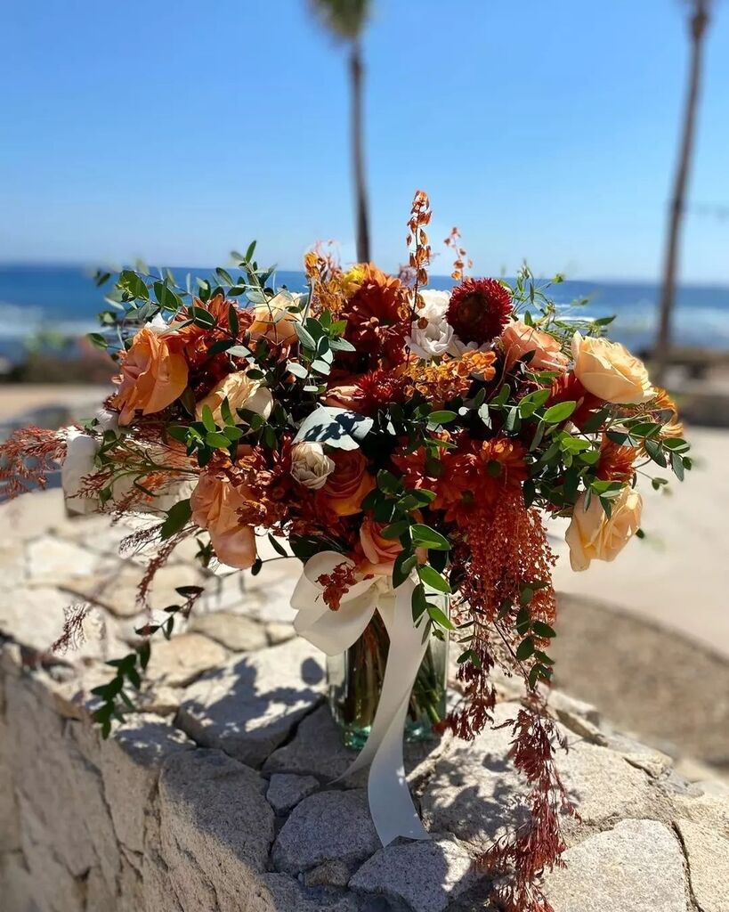 FlowersEventsLC's tweet photo. Our team is easing into the Thanksgiving spirit and are grateful to be able to spend the weekend in the sunshine surrounded by our favorite people enjoying good food and - of course - plenty of gorgeous blooms! What are you thankful for this year? 🧡
.
.
.
Planning: @dulcezuv… https://t.co/pmOsE3VJ8O