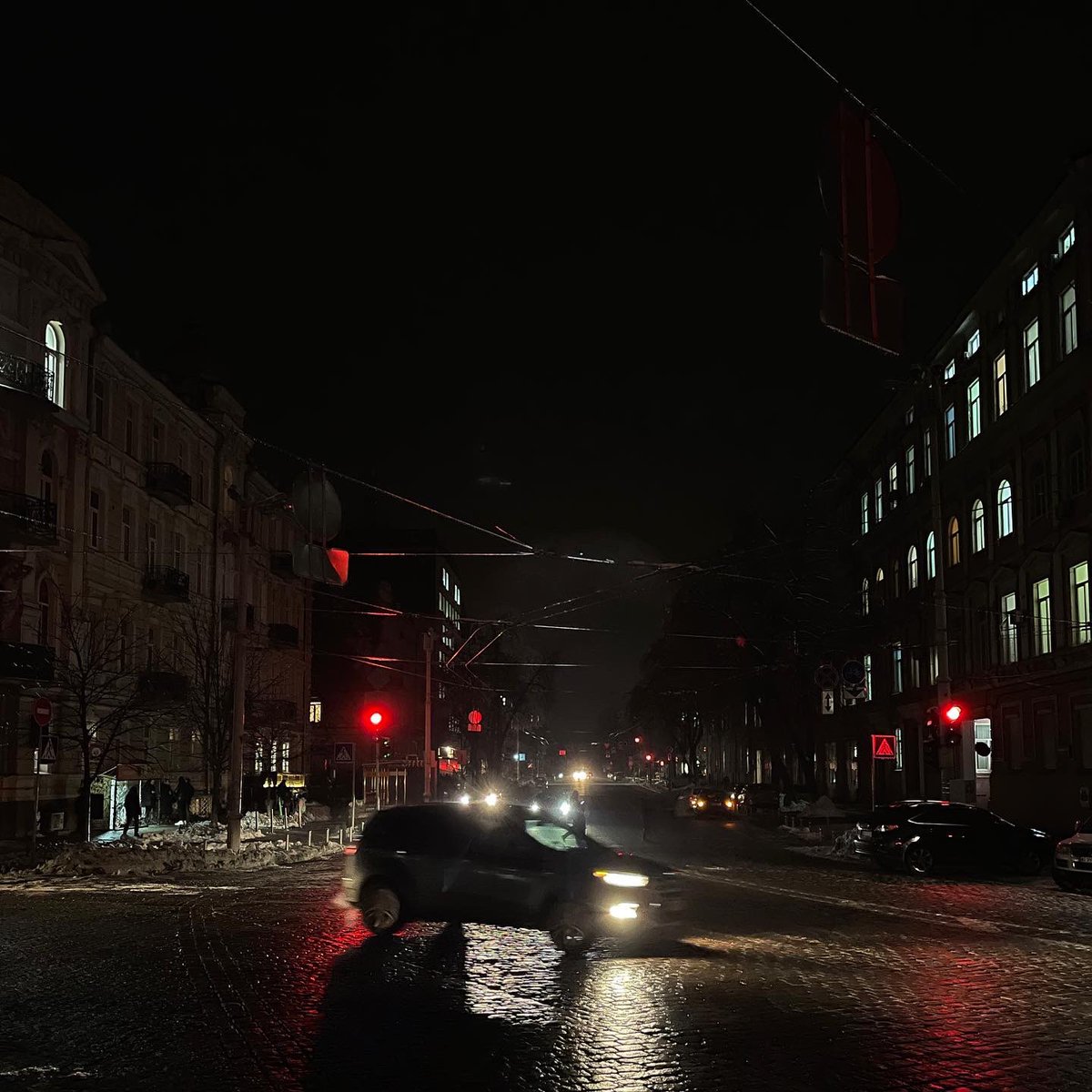 Kyiv's tweet photo. this is how Kyiv looks now. suffering from the loss of heat, electricity and water due to another Russian heinous attack, our message remains the same. without electricity or without you? without you. https://t.co/mtYydIx12V