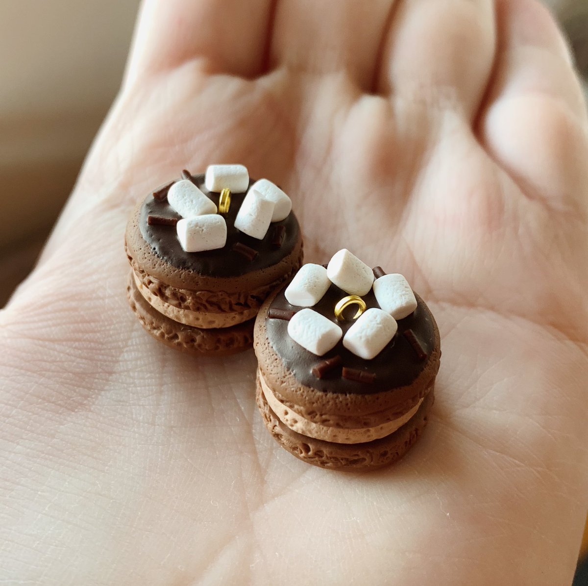 pieces_by_pie's tweet photo. getting back into the swing of things with some early morning prototyping… hot cocoa macarons? https://t.co/DF8VwlMuWD