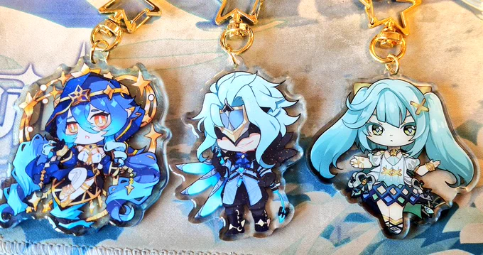 Tendreis en la japan de valencia varias novedades entre ellos de genshin, y pokemon, varios de los nuevos pokes estarán, como Iono / Enigma y dottore en acrylico con Layla y Faruzan#PokemonScarletViolet #Genshin #GenshinImpact 