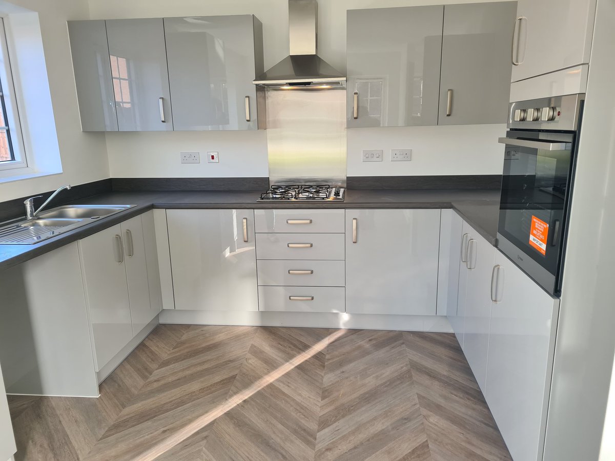 Great to see the progress at our @StonewaterUK site in Long Marston, working in partnership with <a href="/CALAHOMES/">calahomes</a> &amp; <a href="/ThorntonFirkin/">Thornton-Firkin LLP</a>! We have our first handovers due over next month 🏡 Really looking forward to these being complete and residents moving in 🔑 #sharedownership #socialrent