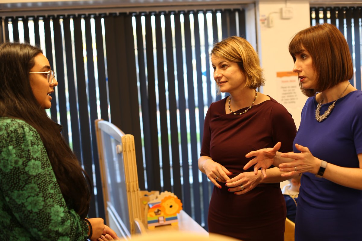 HallamUniNews's tweet photo. We were delighted to welcome @bphillipsonMP and @helenhayes_ to our @EarlyYearsCRC today, to meet the children and families benefiting from the innovative partnership-led nursery. They also spoke to students and staff about the sector's future. Read more https://t.co/8CnUSgbgEO https://t.co/aAmq2PhcH6