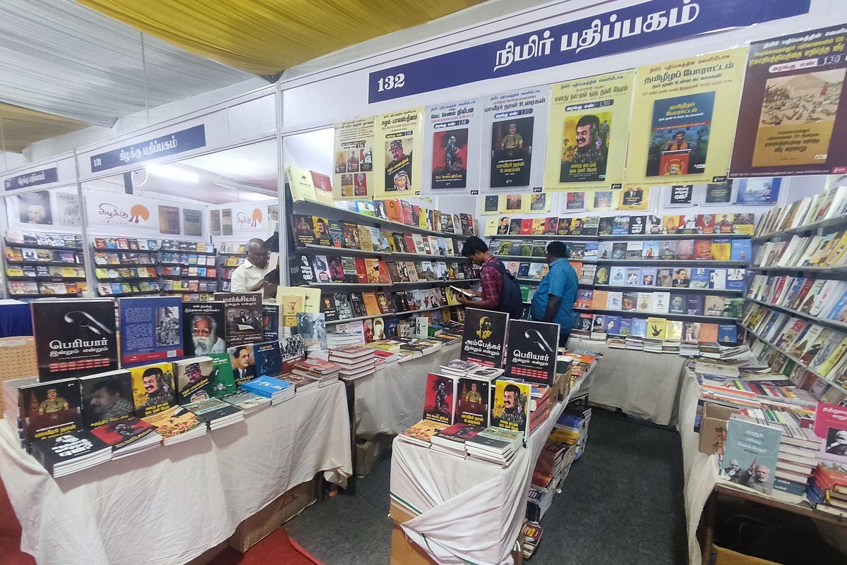 thamizharivan_2's tweet photo. தம்பிகளின் படையெடுப்பு #நிமிர் அரங்கு நோக்கி..

ஏன்?

"புலிகளின் அரசியல் தெளிய புத்தகங்கள் தேடி வந்தோம்"

ஏன் நீங்க எதுவும் புத்தகம் போடலயா?

"?"

புன்முறுவிய அனைத்துத் தம்பிகளும் 'பெரியாரின் சுதந்தரத் தமிழ்நாடு ஏன்?' வாங்கிச் சென்றனர். https://t.co/Oy3OXTE9iX