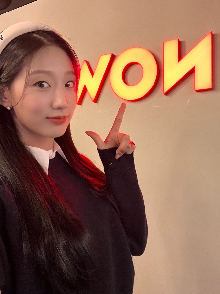 러블리너스 예인이와 행복한 밤 보내셨나요?? 오랜만에 8주년 기념으로 러블리즈가 네이버 NOW '너에게음악' 나왔습니다! 러블리즈♡러블리너스 포에버~ 오늘 쌓은 소중한 추억 오래오래 간직해요모두 행복한 시간이었길 바라며.. 럽나잇! 모두 예인이 꿈꾸고~ ‘버스정류장’도 기대많이해주세요❣️