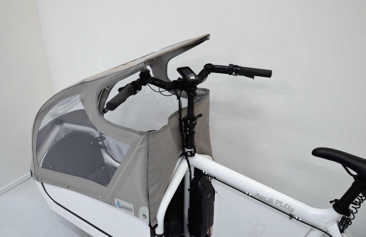 Seit 26 Jahren stellen wir Verdecke für Segelyachten her, nun ist das erste #Verdeck für ein #Cargobike in unserer #Segelmacherei in #Harrislee entstanden. Wir freuen uns über euer Feedback!
#Handwerk #Sprayhood #Lastenrad #Bullitt <a href="/larryvsharry/">Larry vs Harry</a> <a href="/fjordbeweger/">@fjordbeweger@toot.bike</a>