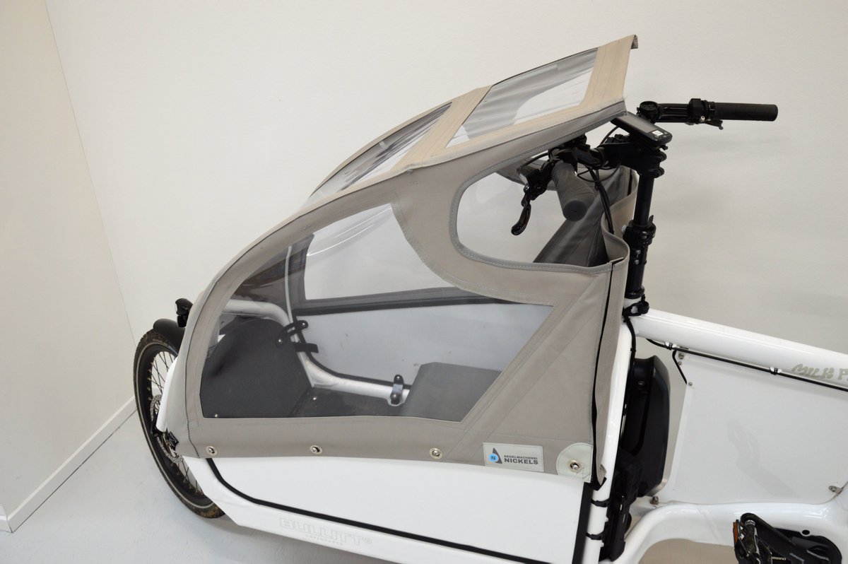nickels_segel's tweet photo. Seit 26 Jahren stellen wir Verdecke für Segelyachten her, nun ist das erste #Verdeck für ein #Cargobike in unserer #Segelmacherei in #Harrislee entstanden. Wir freuen uns über euer Feedback!
#Handwerk #Sprayhood #Lastenrad #Bullitt @larryvsharry @fjordbeweger https://t.co/X0WvzZRuq9