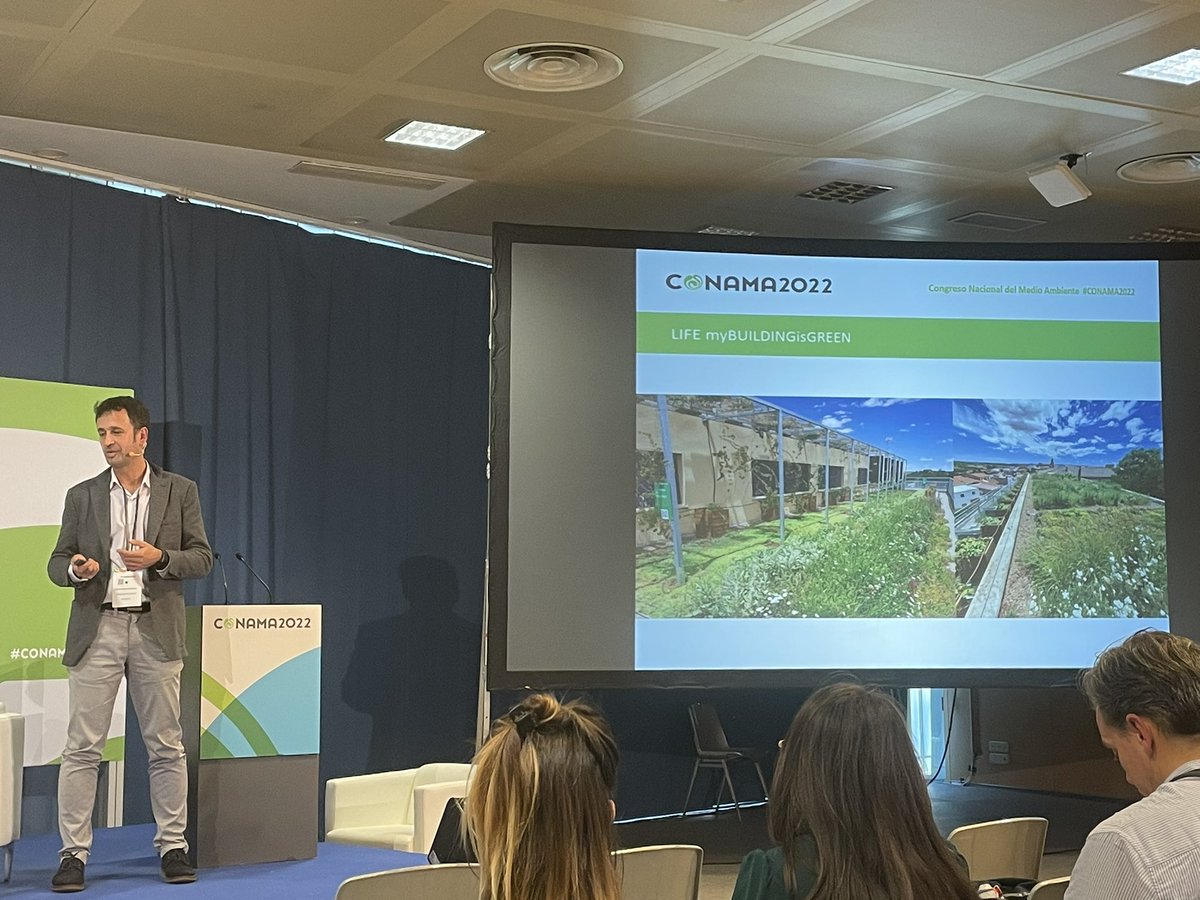 <a href="/JFermoso_Cartif/">Jose Fermoso</a> comentando los resultados del proyecto <a href="/buildingisgreen/">LIFE-myBUILDINGisGREEN</a> en #CONAMA2022. Colegios más verdes y habitables mejorando sus condiciones ambientales con #SBN