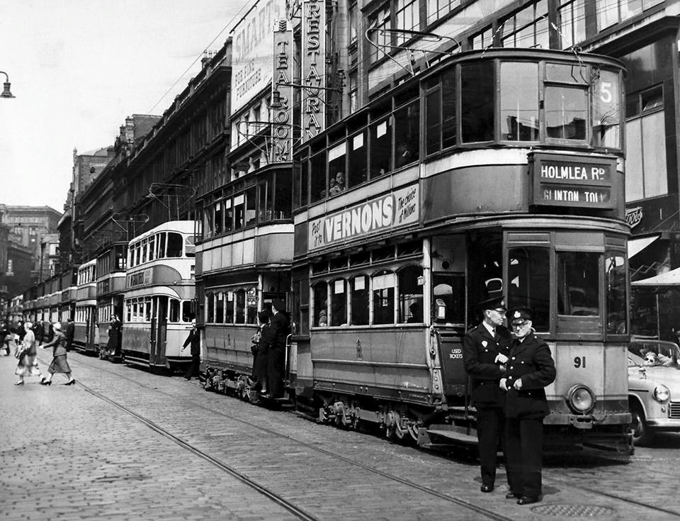 oakroyd's tweet photo. #TramJam - Union Street, #Glasgow, 1955.
(Newsquest) https://t.co/f1xE5OKIAY