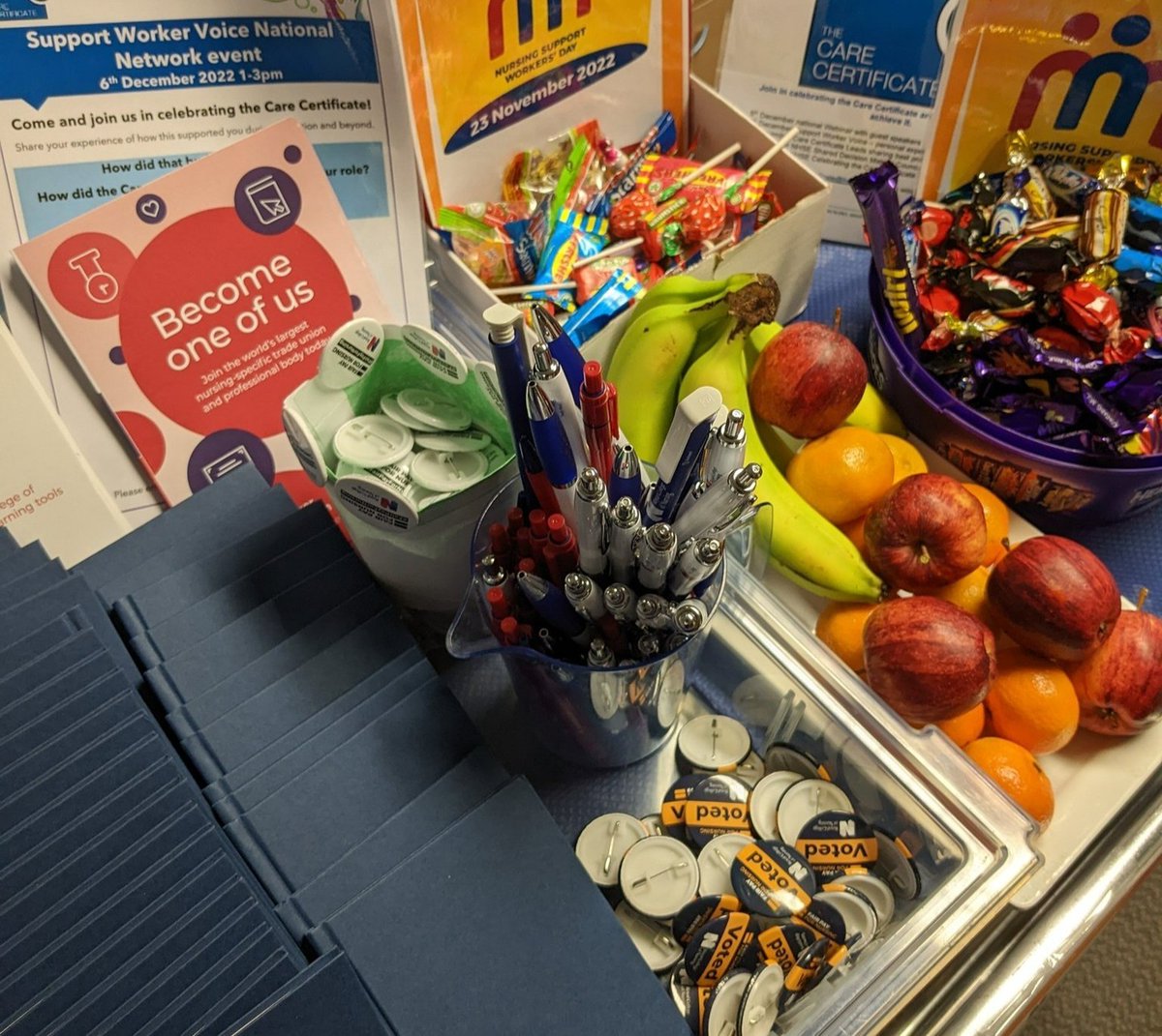 Our Practice Educators have been out and about around the hospital offering our Healthcare Support Workers some little treats as part of national #NursingSupportWorkersDay. Here are a few photos from their rounds. #TeamDCH
