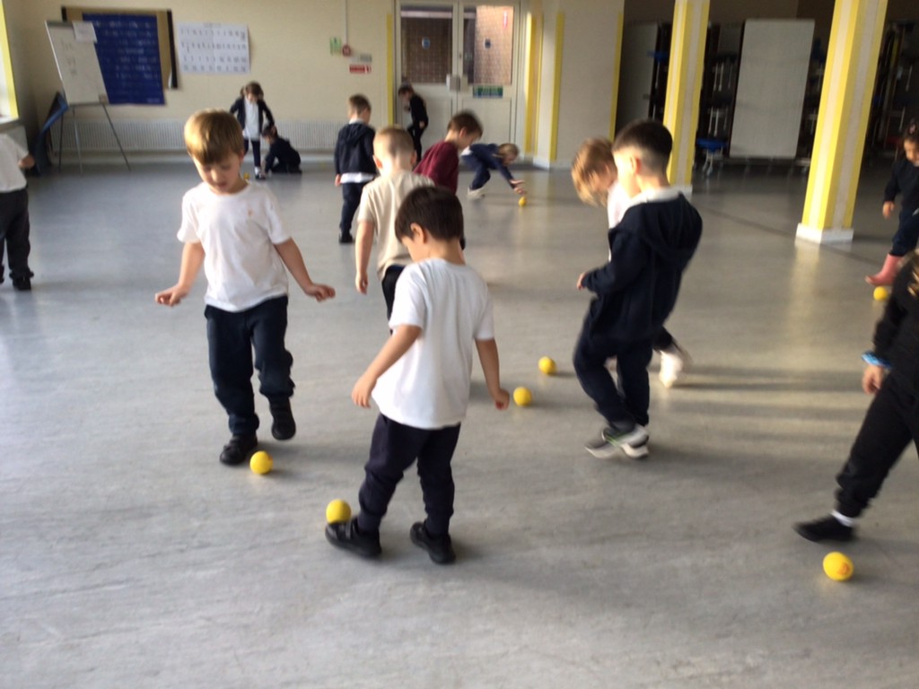 rec_hp's tweet photo. What a fabulous ‘World Cup themed' P.E lesson with Mr Ling. The children got to use lots of skills, hopefully we have lots of future footballers #WorldcupQatar2022 https://t.co/YXJfLGzMnF