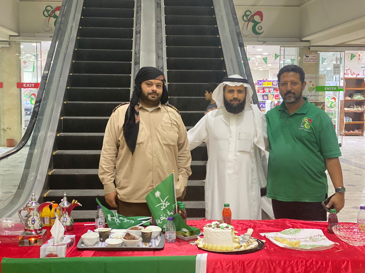 kccs_1k's tweet photo. #صور 2 من المشاركة في فرحة الوطن بفوز #المنتخب_السعودي الذي أقامتها الجمعية التعاونية الاستهلاكية بالخفجي في بهو السوق؛ لتهنئة عملاء الجمعية ومساهميها بهذه المناسبة.
#التعاونيات https://t.co/TE7viLPNqF