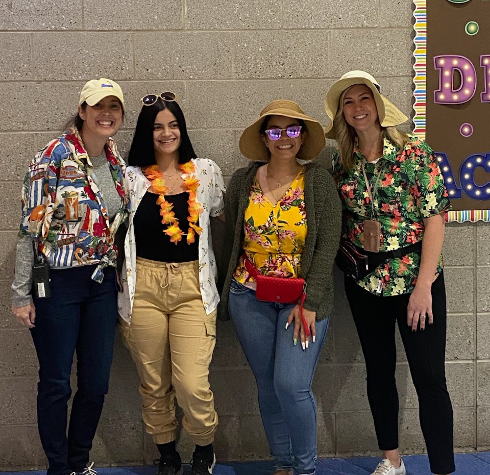 Just some tourists ready for adventure!!  #spiritweek is my fav!  <a href="/JFlynnLMS/">.</a> <a href="/DylanGrayLMS/">Dylan Gray</a> @noonan_mrs <a href="/CarrieDePetris/">Carrie De</a>  <a href="/lms_counseling_/">Lincoln Middle School Counseling Dept</a> @catielarsen1217 <a href="/hebert_lms/">Jayme Hebert</a> #lmspride
