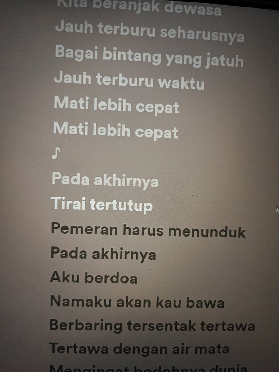 moonl8__'s tweet photo. Dari semua kata2 dan lirik yg udah gue baca. kenapa pas lirik “mati lebih cepat” disebut, gue langsung terngiang-ngiang, fck. https://t.co/mQ3E3T4HZy