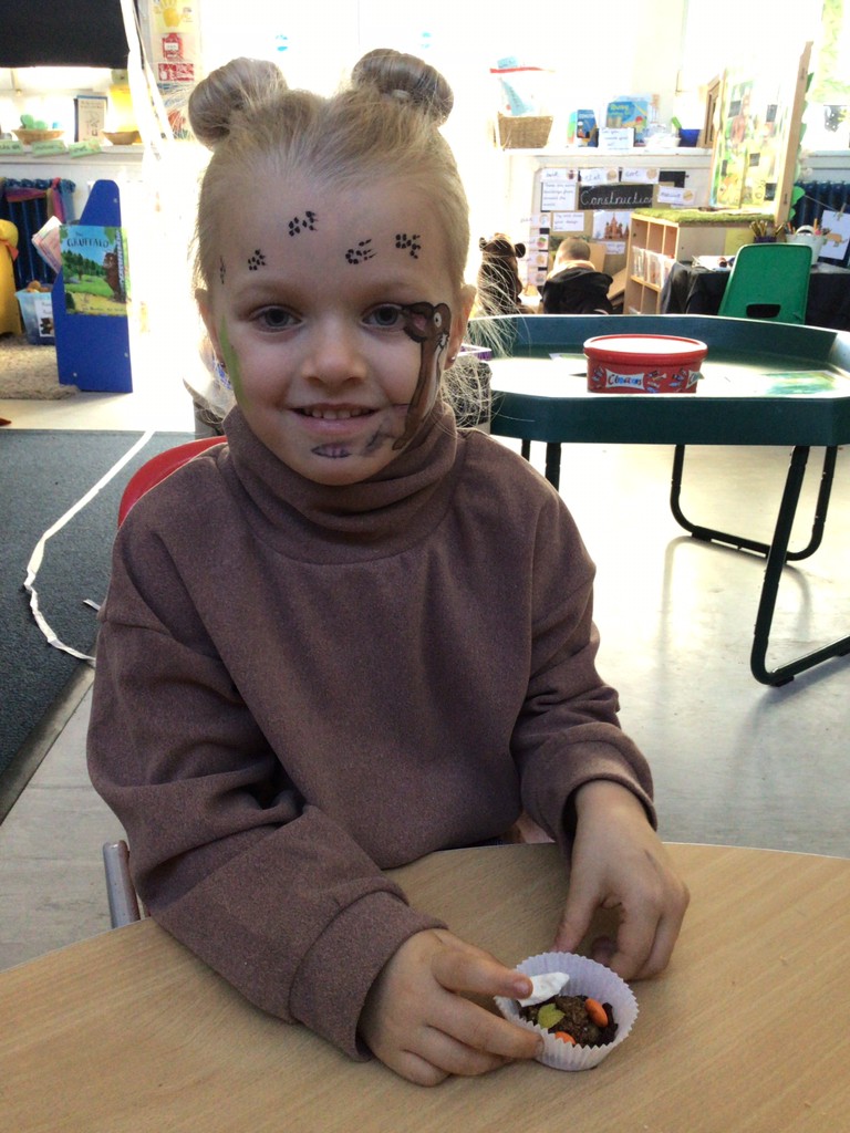 rec_hp's tweet photo. We had a great time making Gruffalo Crumble in Reception- the children knew they had to add a 'poisonous wart' and 'purple prickles' 😀 https://t.co/W7nu6gUP43