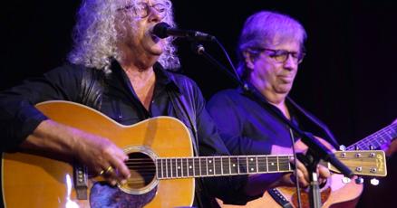 You can read today's special holiday edition of the Rogovoy Report here - and/or you can subscribe and get it delivered to your inbox, free. bit.ly/3tU7mcN #ArloGuthrie #WildTurkeys