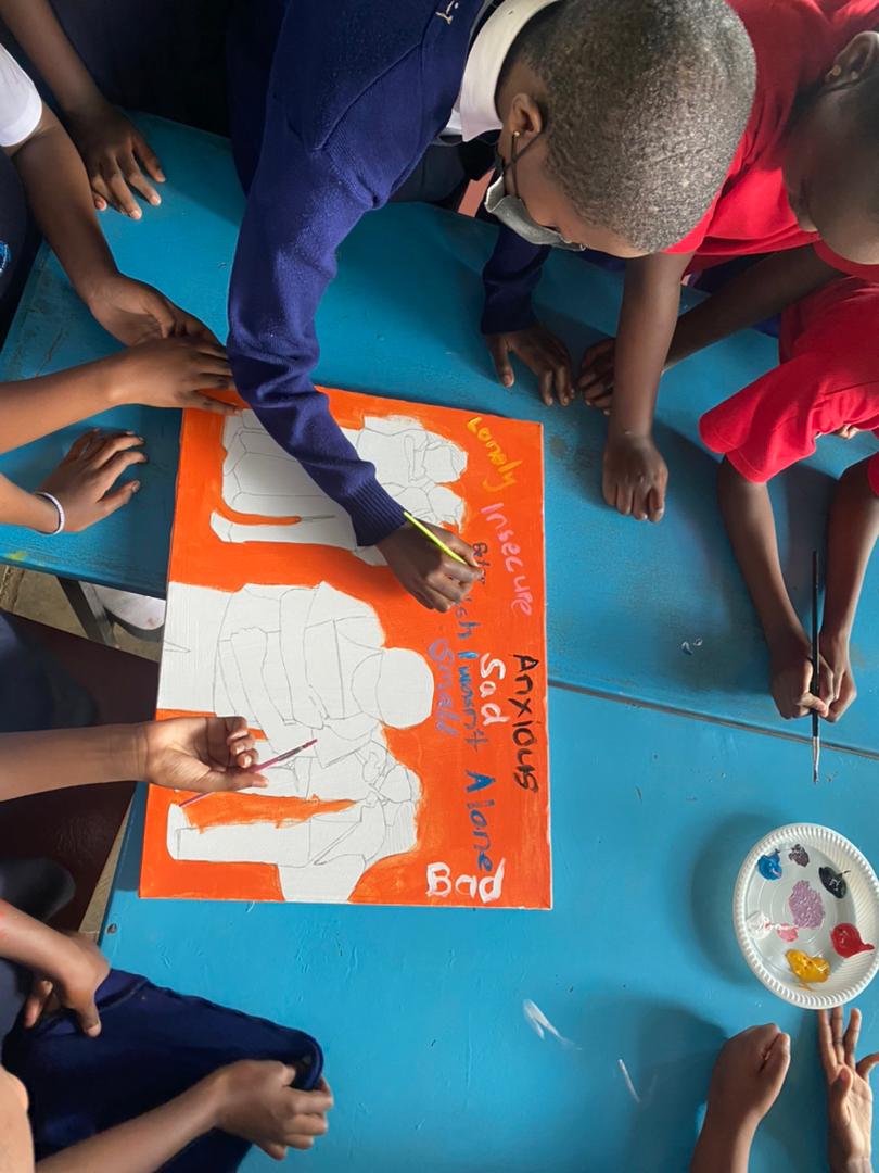 DwonaInitiative's tweet photo. About #Day4 of the #LetArtBeMyVoice campaign
📍Daffodils Primary School
Theme: Emotional and Psychological violence
Partner: @AwesomeMindSpks
#16daysUg #16DaysActivism
@AKasingye @Winnie_Byanyima @EvelynLetiyo @FemmeForteUg @leadfeminist @misszaza_zaza @VicKy_Nabulime @ondoga https://t.co/k5oyyUCvcU