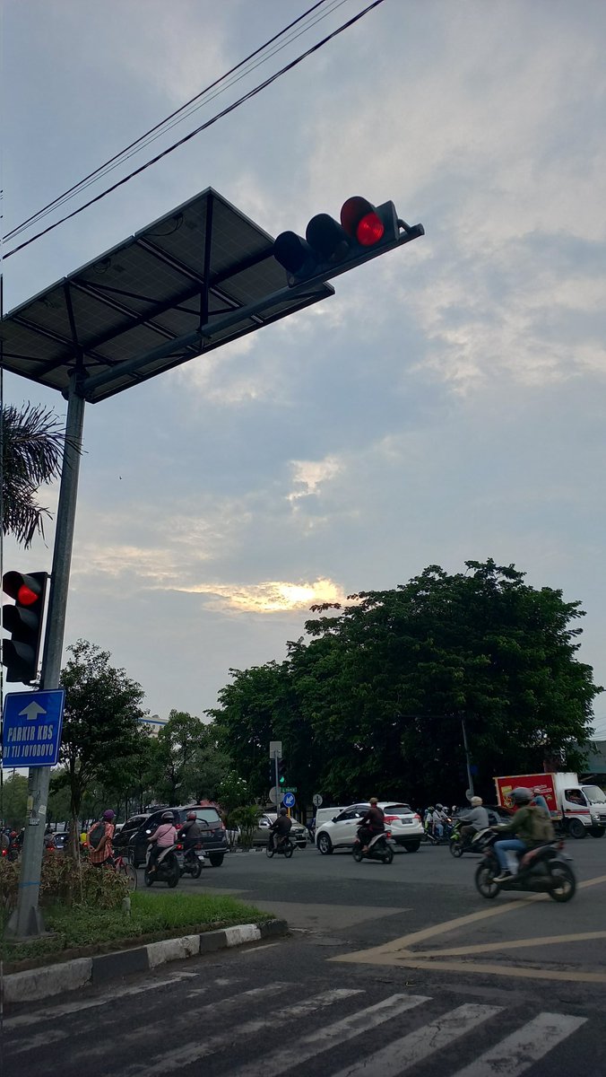 AdenElbasith's tweet photo. Sekarang ntah kenapa yg hipokrit dipertahankan sedangkan yg berterus terang terasingkan?

Padahal musuh yg jujur lebih 'membangun' daripada  sahabat yg hipokrit.

Ah sudahlah...fokus saja dengan apa yg Allah ingin lihat daripada apa yang orang lain fikirkan. https://t.co/TxXQnj8IrX