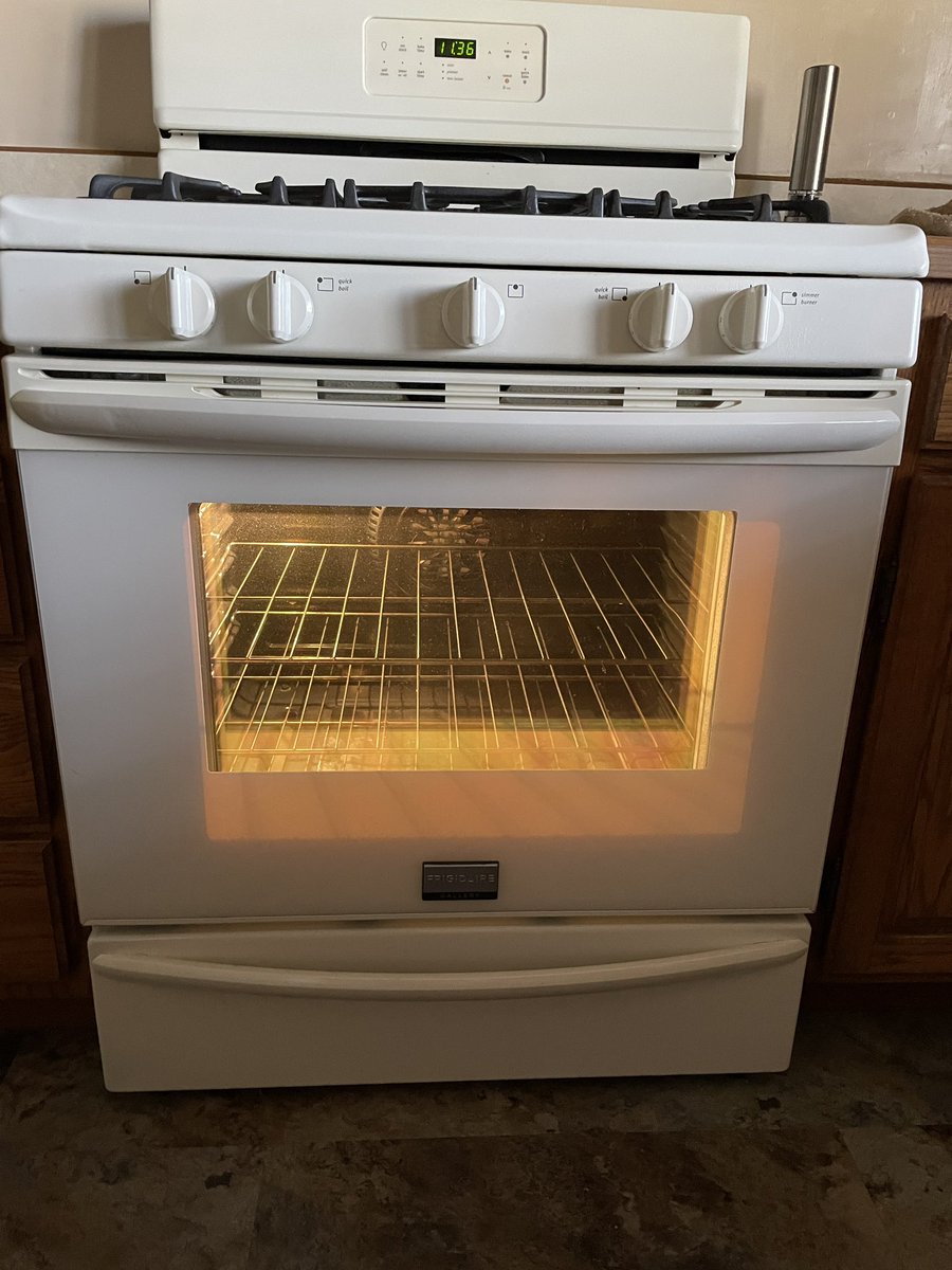 Clean oven. Let the #Thanksgiving #cooking begin! #Foodies 
🦃🥧🥐👺👹🥚😋