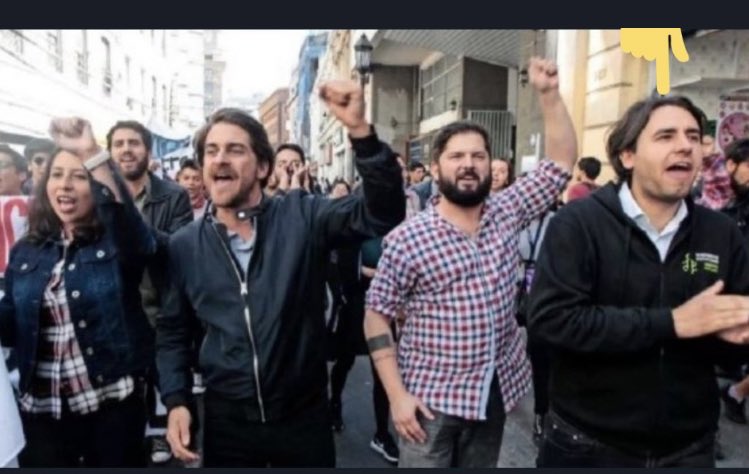Pedrote42680211's tweet photo. Este grupo bloqueaba calles y apoyaba a los que quemaban comercios.
No olvidar. https://t.co/JsYHeUuBm5