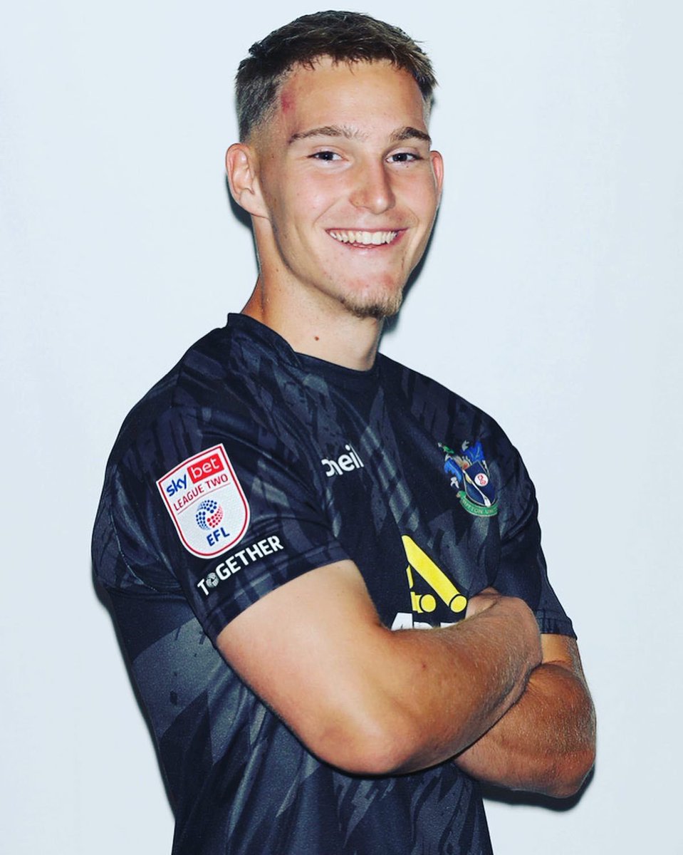 Delighted to welcome @suttonunited’s Polish goalkeeper @FChalupniczak to @QuantumLawSport 🧤 🇵🇱 Read a bit more about Filip ⬇️ dailystar.co.uk/sport/football…