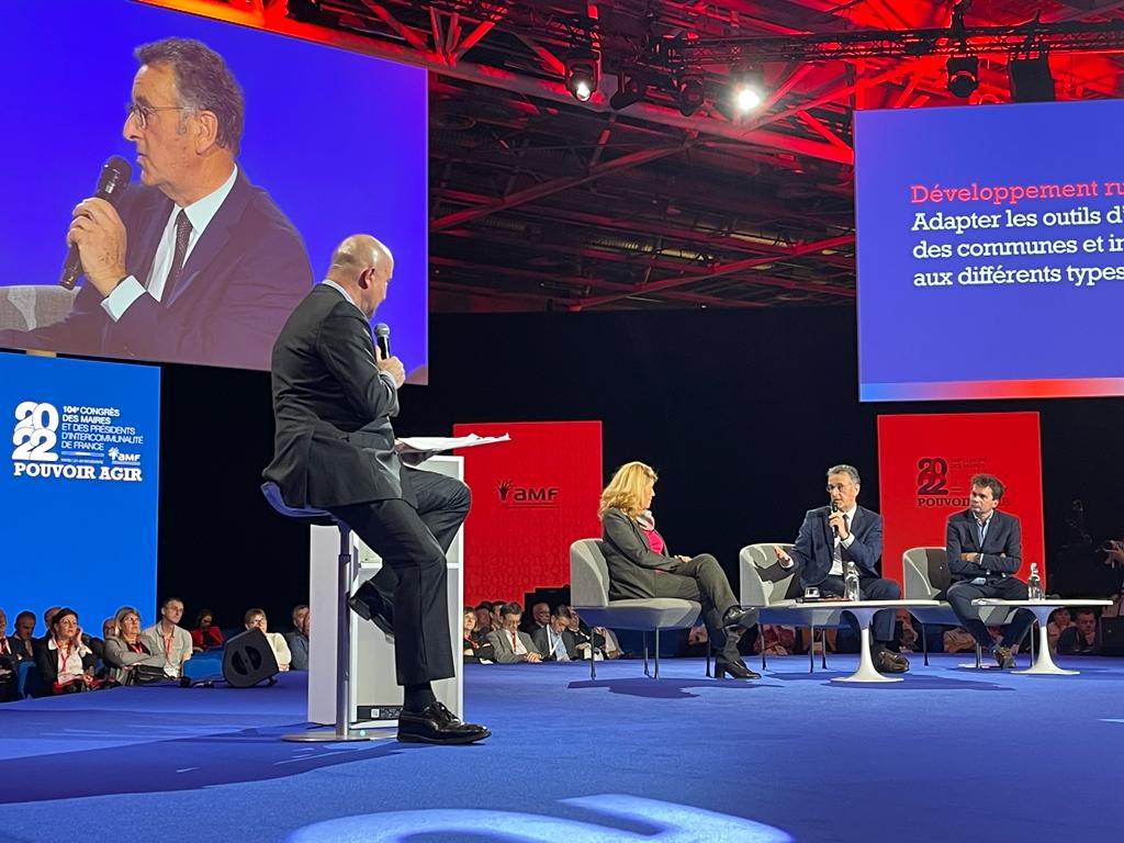 BernardDelcros's tweet photo. Très heureux de défendre les territoires ruraux aux débats @l_amf @publicsenat au #congresdesmaires. Très heureux aussi d'y retrouver @FaureDominique &amp; de nombreux élus cantaliens ! #ruralité #finances #CollTerr #ServicesPublics #Sante #inflation #filetdesecurite #Energie https://t.co/ELUprxcYBb