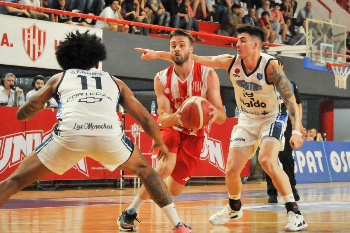 25Yardas's tweet photo. ⛹️ @unionsfbasquet @unionLNB 🏀 @PrimeroUnion_~ E lunes pasado, @clubaunion sumó su triunfo #2 en la @LigaNacional En el #Malvicino el cuadro de @juanfraponce goleó a @Argentino_junin por 82-47 con 15 ptos de @nachoalessio87 y @05aCarvalho y 10 de @maximartin05 PH: Palomeque https://t.co/69bQEVebJs