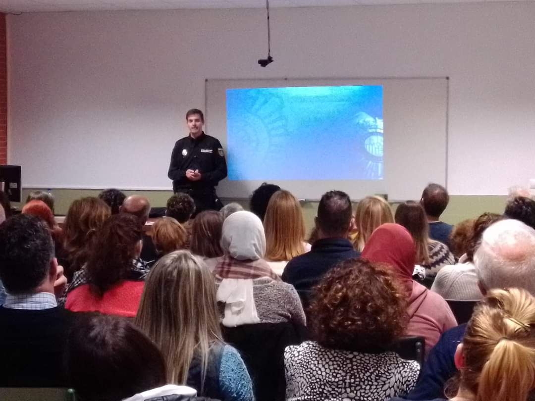 ceadeyecla's tweet photo. ¿Cómo fue la conferencia de la UFAM en nuestro centro? 🤔
ADMIRABLE implicación de los ponentes💜
IMPRESCINDIBLE presencia e implicación del @AytoYecla💜
La asistencia y participación del alumnado MEMORABLE.💜
¡muchísimas gracias a tod@s!. 
¡Contra el maltrato, tolerancia cero!💜 https://t.co/6bgHULC9Qf