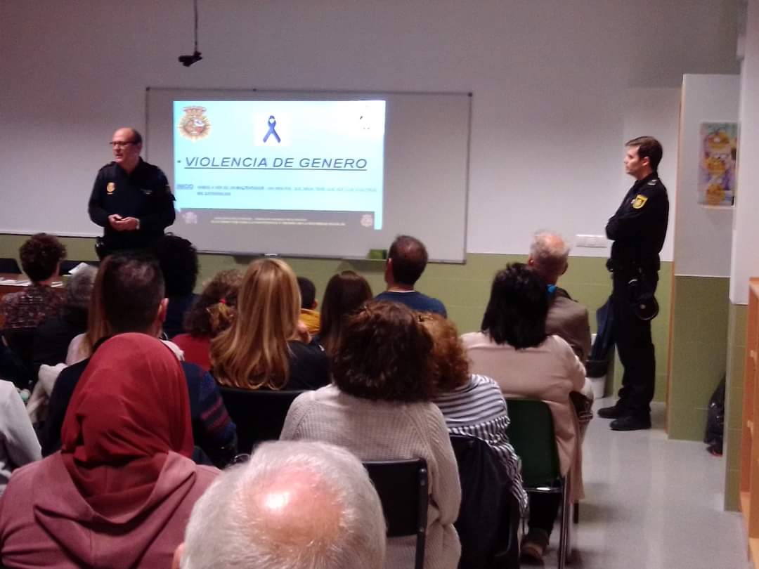 ceadeyecla's tweet photo. ¿Cómo fue la conferencia de la UFAM en nuestro centro? 🤔
ADMIRABLE implicación de los ponentes💜
IMPRESCINDIBLE presencia e implicación del @AytoYecla💜
La asistencia y participación del alumnado MEMORABLE.💜
¡muchísimas gracias a tod@s!. 
¡Contra el maltrato, tolerancia cero!💜 https://t.co/6bgHULC9Qf