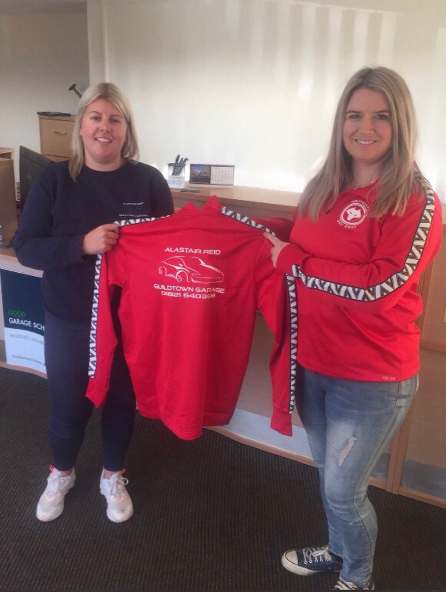 WolfhillAFC's tweet photo. Delighted that Alastair Reid, Guildtown Garage has sponsored our match day tracksuits.

So grateful to Mike, Louise &amp; the team for their generosity

The tops were presented by Louise to our Assistant Manager Krystle Comer-Smith.

Many thanks again from all at Wolfhill Afc 🐺 https://t.co/LmetFqTdwO