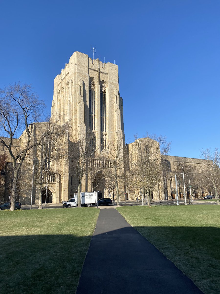 topcat4008's tweet photo. Yale what an amazing place 💙 https://t.co/FJuorjATne
