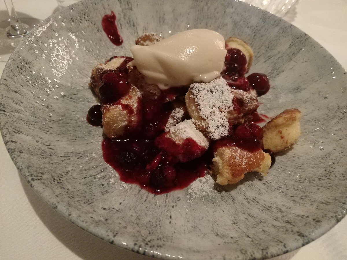 RavenMus1c's tweet photo. Got invited by a friend. Awesome food. #dinner #food #restaurant #eltvinum #excellentfood #rheingau https://t.co/Yj9uFixs94