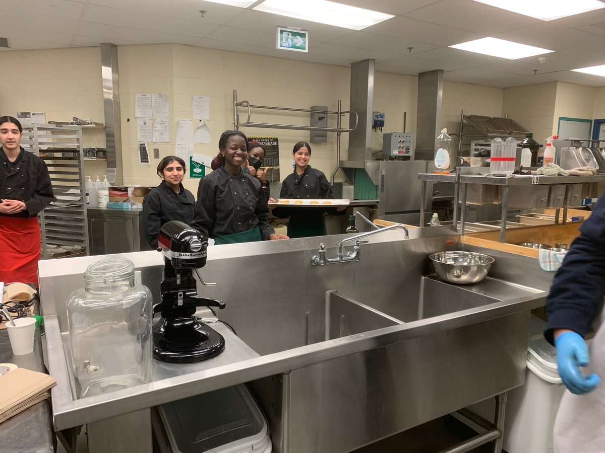 DPOYAP's tweet photo. @StAugSS Construction #SHSM students leading the next generation! With food-prep by Hospitality! @stbrigidcs1 @DpExperiential @DPCDSBSHSM #OYAP #HouseBuildProject https://t.co/Qdt0Qrfyqo