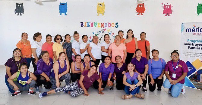 Enamora_Merida's tweet photo. Hoy tuve la oportunidad de dar una plática sobre "Emociones y Manejo del Estrés" en el Centro de Desarrollo Familiar "El Roble Agrícola" y estoy muy agradecida por la confianza y participación de estas valiosas mujeres.

#ContruyendoFamilias

@VisitMeridaMx @DIF_Merida https://t.co/ccU00wzfyt