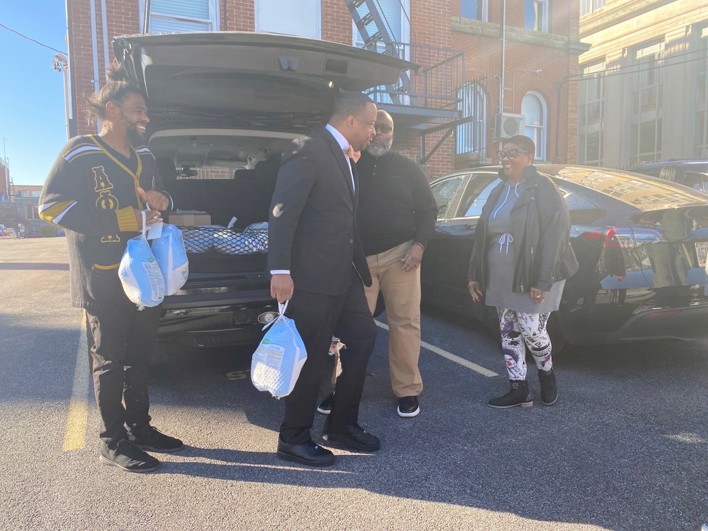 apa1906NETwork's tweet photo. As part of our annual “Annie C. Singleton Thanksgiving Blessing,” the Fraternity’s General Office staff donated more than 25 turkeys, stuffing mix, gravy, green beans, and other trimmings to a local charity today.

Please share.

#APA1906Network #MenOfDistinction #ServantsOfAll https://t.co/0951VO2wFU