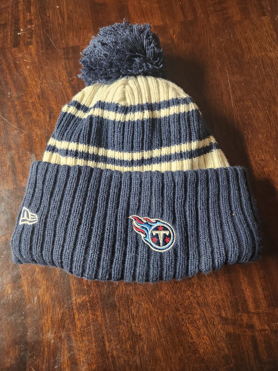CADILLACG33's tweet photo. Nothing is better when the @Titans interact with us #fans @KevinByard I preciate it I need some cleats to match it 🤣 #GoPackGo #Titans #TNF #tnfonprime #TENvsGB #lambeau #tennessee https://t.co/XBMmRqFZLo