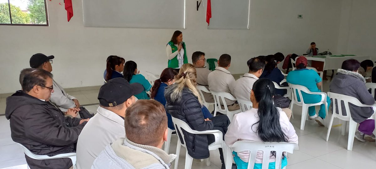 ejercito_COPER's tweet photo. En el marco de la Semana del Buen Trato, nuestros Centros de Familia de la #BR13, #BR01, #BR07 y #BRCOM, desarrollaron taller experiencial acerca de las rutas de atención en casos de violencia intrafamiliar.
📌Dirección de Familia y Bienestar https://t.co/SMSmUGCyeo