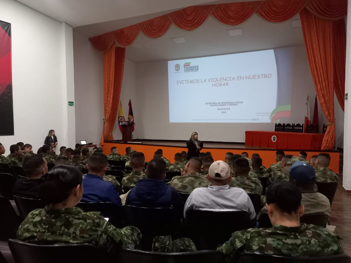 ejercito_COPER's tweet photo. En el marco de la Semana del Buen Trato, nuestros Centros de Familia de la #BR13, #BR01, #BR07 y #BRCOM, desarrollaron taller experiencial acerca de las rutas de atención en casos de violencia intrafamiliar.
📌Dirección de Familia y Bienestar https://t.co/SMSmUGCyeo