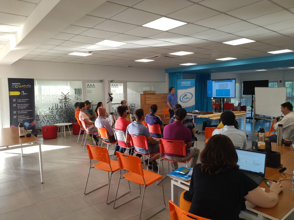 LATU_uy's tweet photo. Ya comenzaron los talleres sobre clasificación de la #madera🪵: un instrumento indispensable para agregar valor a productos orientados a la #construcción. #AHORA representantes de #aserraderos, #barracas y #carpinterías se reúnen en #UTEC de #Rivera y también en modo virtual. https://t.co/GgsUf6j4LD