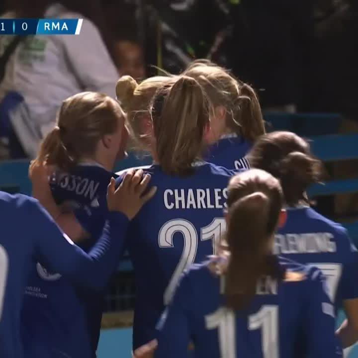 CHELSEA STRIKE FIRST WITH A GOAL FROM SOPHIE INGLE 💙

#UWCL LIVE NOW ⬇️
🇬🇧 🎙 👉   
🇪🇸 🎙 👉