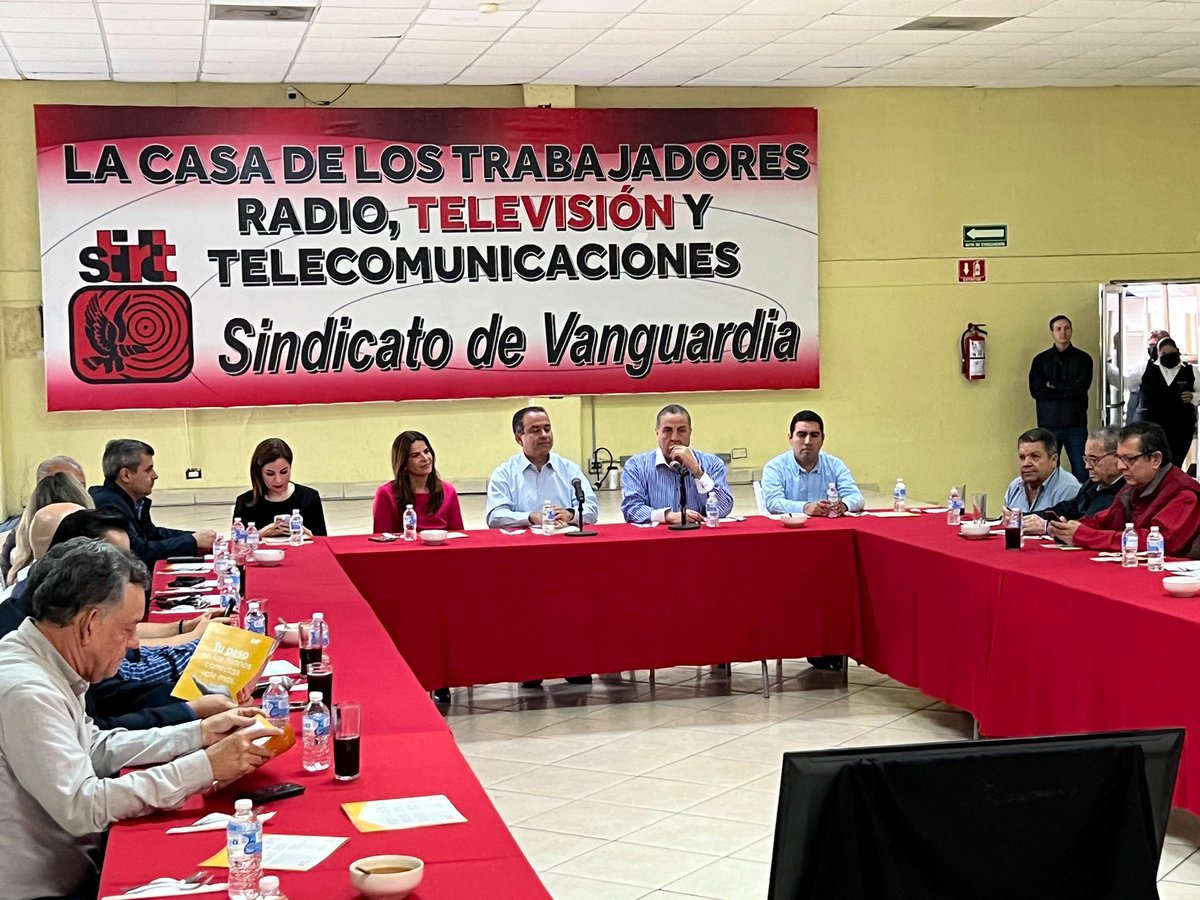 elchiltepin's tweet photo. #Hermosillo El presidente municipal de @HermosilloGob @tonoastiazaran en un encuentro con el #Stirt @pepevictorin @STIRTTnacional @MadeBonnafoux @DIFdeHermosillo https://t.co/Z1ZNxwvmDR