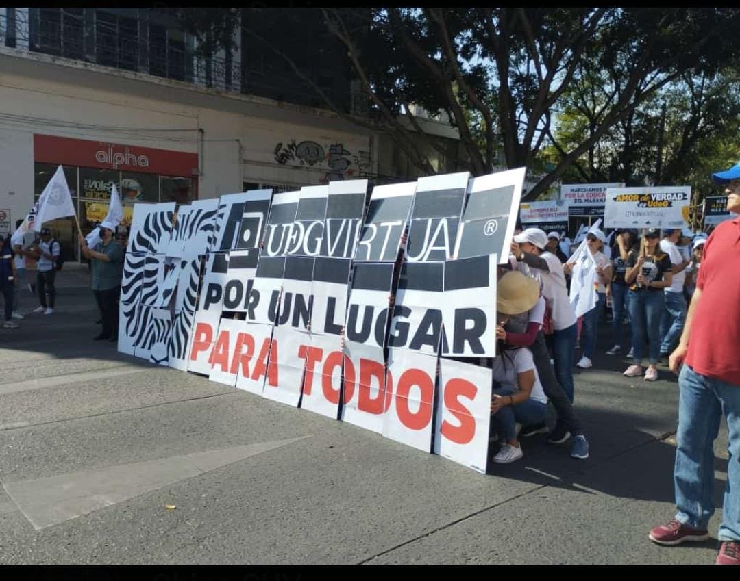 ilita3's tweet photo. Mega marcha por un presupuesto digno. UDG. #UDGVirtual #FueraAlfaro https://t.co/Ez4xbFdUMt