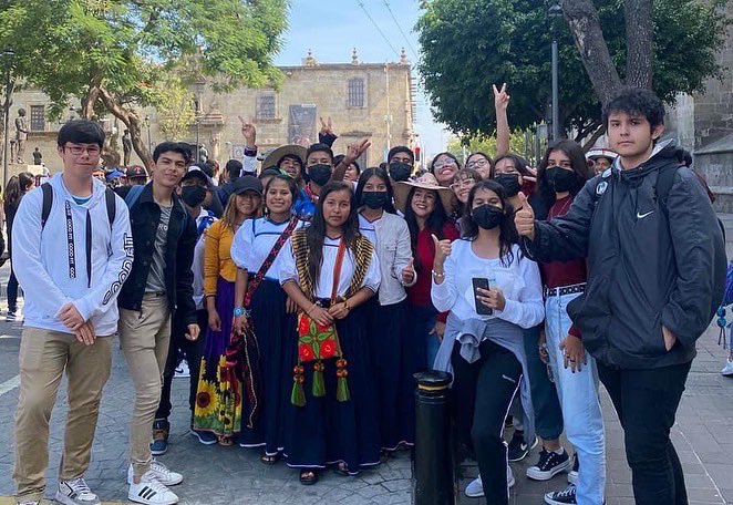sems_udg's tweet photo. La Universidad somos una gran familia. 

#FueraAlfaro #MarchaUdeG #MegaMarchaUdeG #SomosSEMS #SEMS #UDG #UdeG #AmordeVerdad #PresupuestoJustoUdeG #UnLugarParaTodos. https://t.co/sPNGOnz0n9