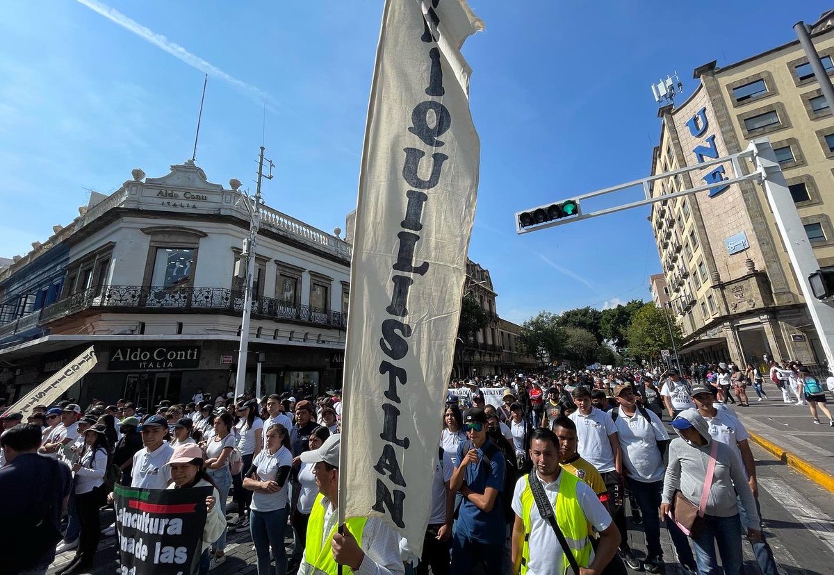 sems_udg's tweet photo. La Universidad somos una gran familia. 

#FueraAlfaro #MarchaUdeG #MegaMarchaUdeG #SomosSEMS #SEMS #UDG #UdeG #AmordeVerdad #PresupuestoJustoUdeG #UnLugarParaTodos. https://t.co/sPNGOnz0n9