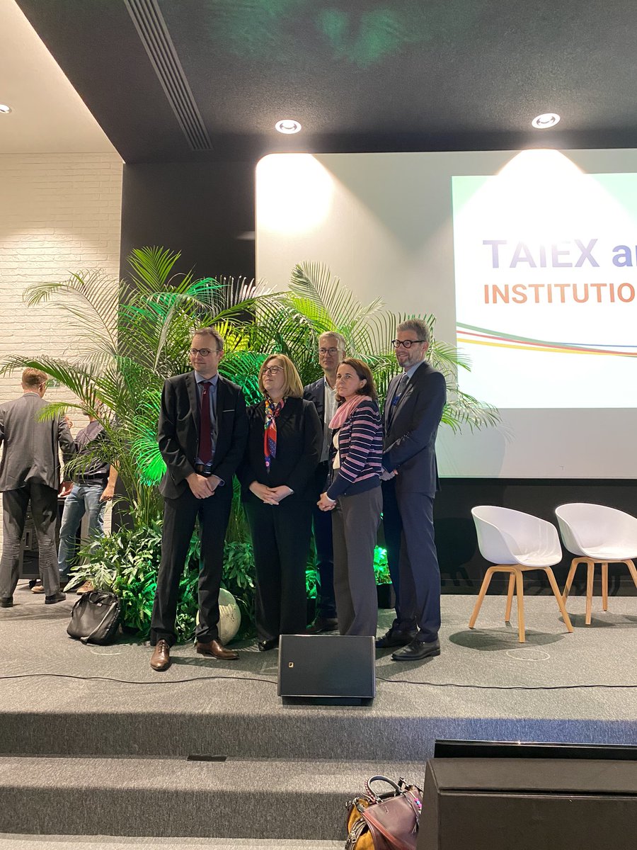 judit_rozsa's tweet photo. Between #Taiex enthousiasts and dinosaurs 😀 this afternoon. Building capacity of public administration through peer exchanges is a key delivery mode for #reform support #TSI. #Taiex is also crucial in delivering the #AidProgramme for #TCc and #GreenLine trade. https://t.co/Sui1VMO9mB