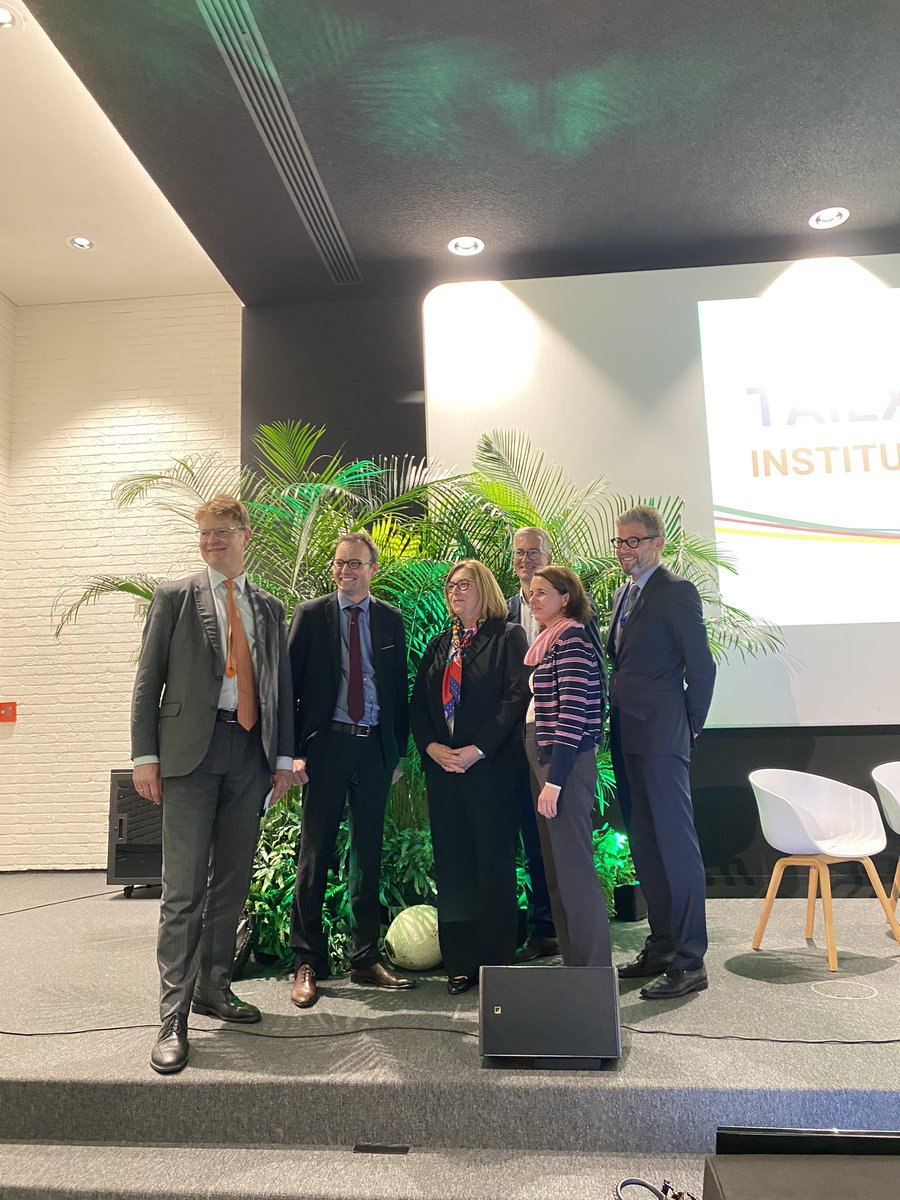 judit_rozsa's tweet photo. Between #Taiex enthousiasts and dinosaurs 😀 this afternoon. Building capacity of public administration through peer exchanges is a key delivery mode for #reform support #TSI. #Taiex is also crucial in delivering the #AidProgramme for #TCc and #GreenLine trade. https://t.co/Sui1VMO9mB