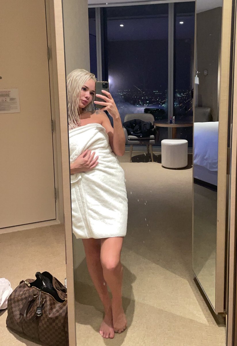 Happy Thanksgiving!! 🦃🍁 My onlyfans is free for the holiday! For 48hrs