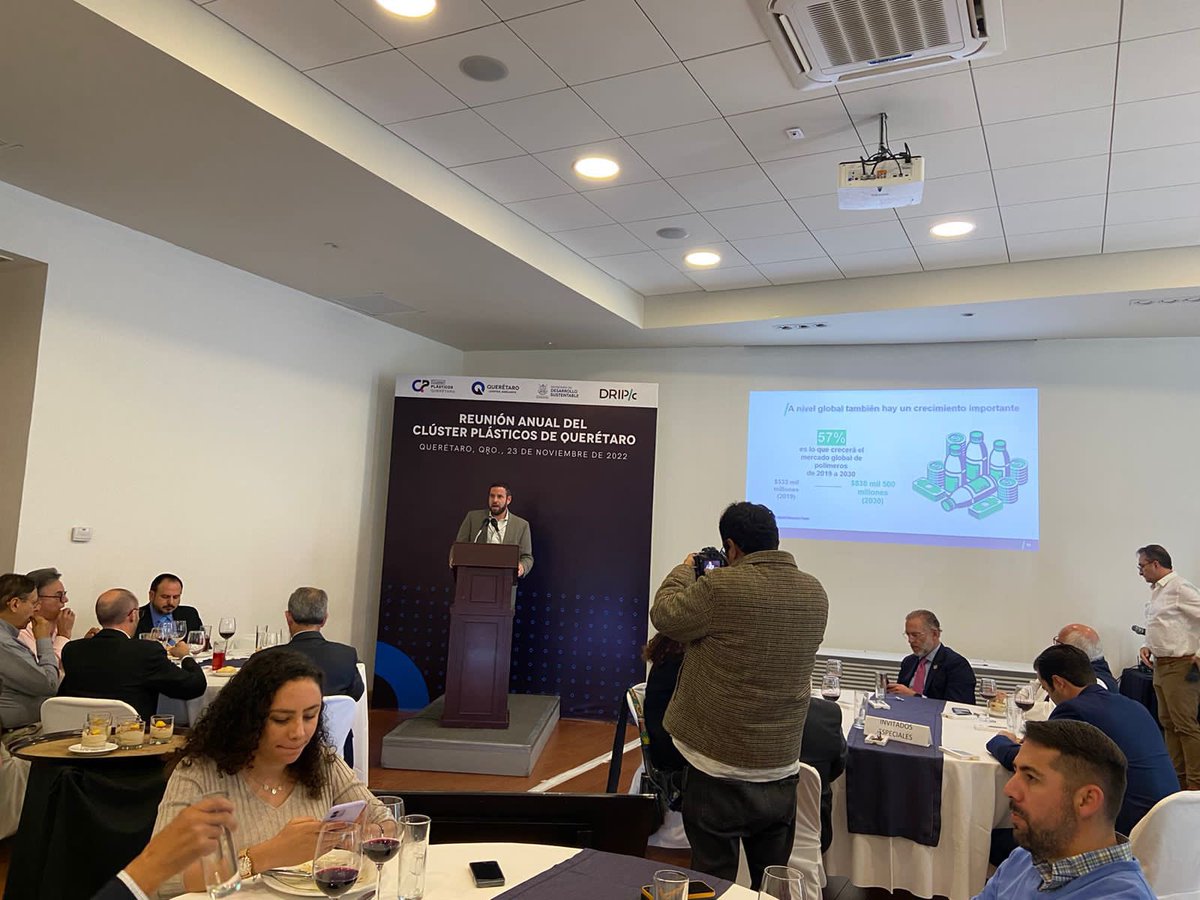 🔊REUNIÓN ANUAL CIERRE DE AÑO 2022 CLÚSTER PLÁSTICOS. 
El Clúster reúne a sus asociados e invitados especiales, a participar dentro de este evento importante. 
#2022 #clusterplasticos  #reunion