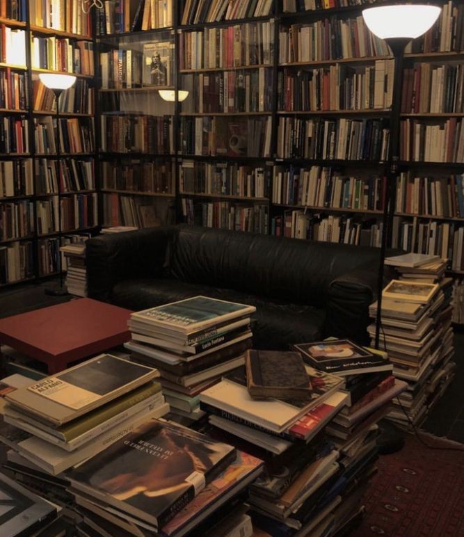 kiss me between the shelves