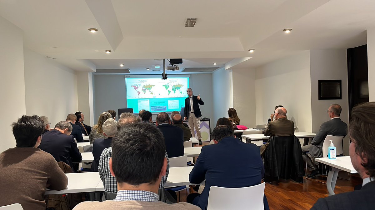 Gracias al colegio de mediadores de seguros de Asturias, a su presidente <a href="/REINERIOSARASUA/">REINERIO SARASUA</a> y a los mediadores colegiados por la excelente jornada de trabajo que hemos mantenido en la mañana de hoy. <a href="/santalucia_seg/">Santalucía Seguros</a> al lado de la mediación profesional. #contectadoscontig@