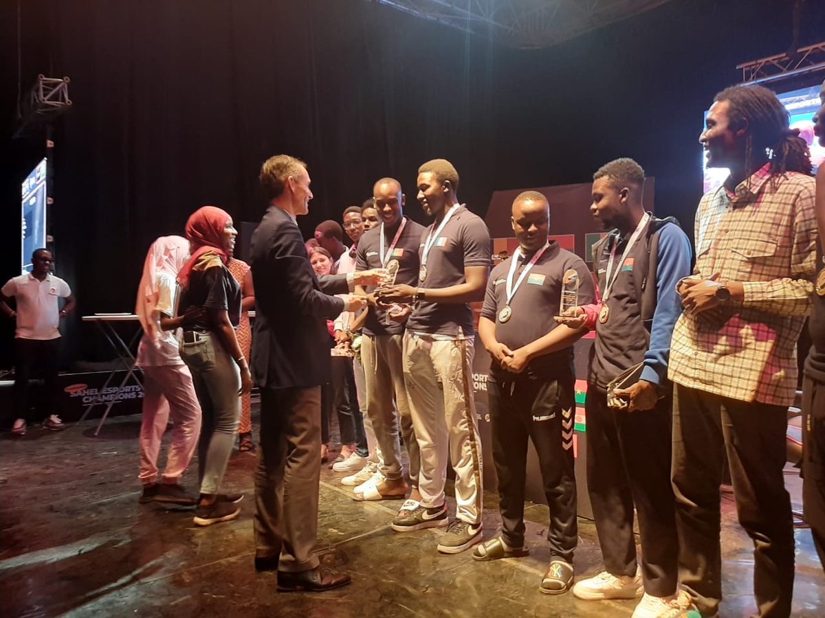 Finale Sahel Esport Champions 2022 | Une belle finale entre 🇸🇳 et 🇧🇫 ! Classement final : 1er 🇸🇳, 2ème 🇧🇫, 3ème 🇳🇪. 👏🏽 Bravo à tous les joueurs ! <a href="/IFParis/">Institut français</a> @IFSenegal <a href="/Sen_Games/">SENGAMES 🇸🇳🌟🎮</a> #SahelEsports